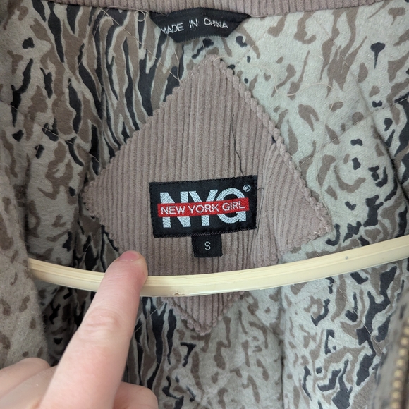 Vintage Women's Taupe Corduroy Puffer Jacket With  Leather & Knit Detailing - Picture 13 of 16